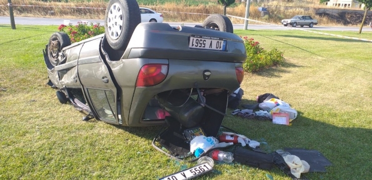 Ters Dönen Araç İçinde Sıkışan İki Kişi Kurtarıldı