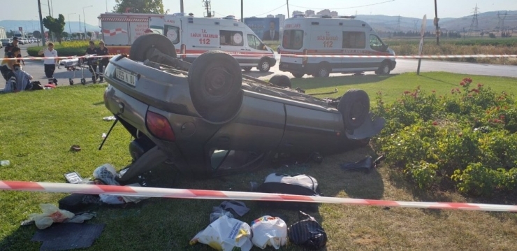 Ters Dönen Araç İçinde Sıkışan İki Kişi Kurtarıldı