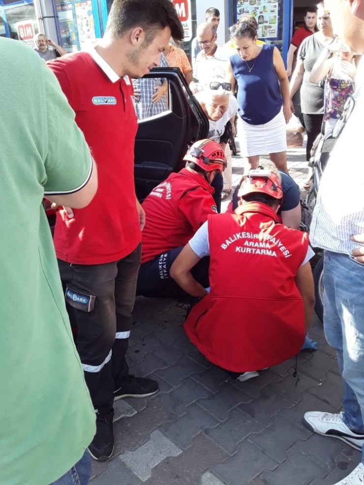 Araç İçinde Unutulan Köpeği İtfaiye Kurtardı