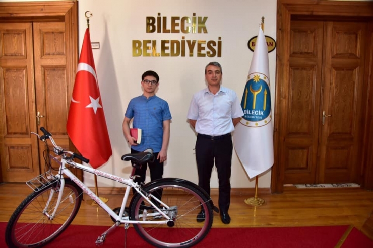 Başkan Şahin Bilecikli Türkiye 1’incisini Tebrik Etti