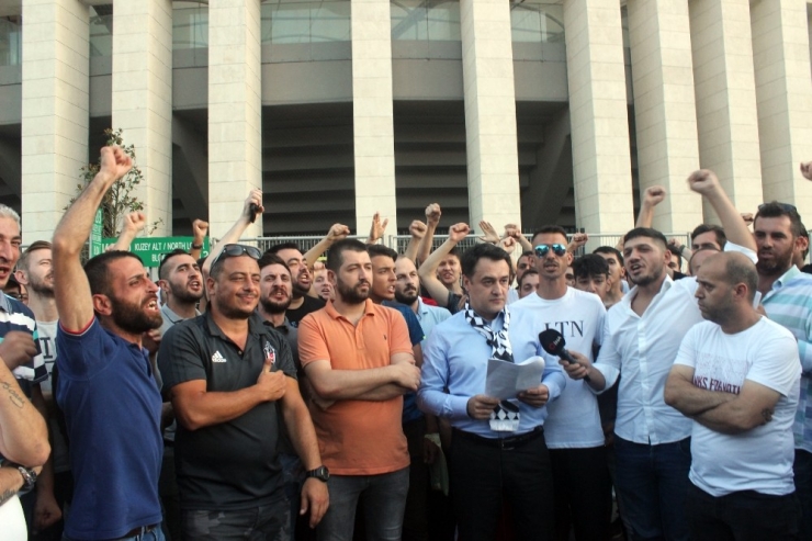 Beşiktaş Taraftarından Yönetime Tepki