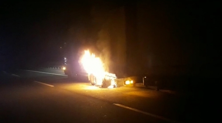 Bilecik’te Lastiği Patlayan Tır Alev Aldı