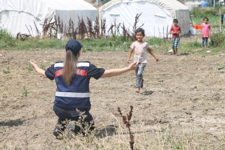 Jandarmadan Mevsimlik İşçilere Şefkat Eli