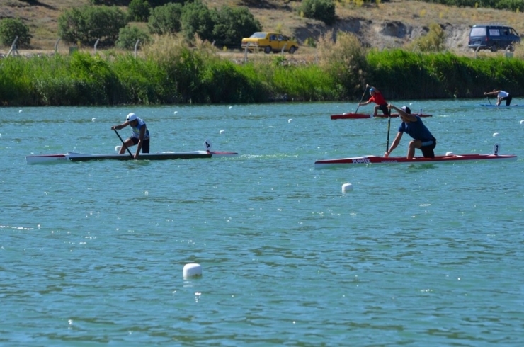Bursalı Kanoculardan 25 Madalya