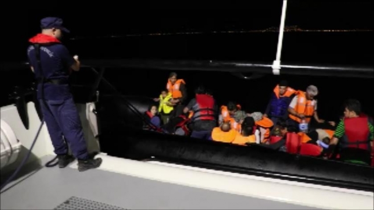 Lastik Botla 41 Kişinin Umut Yolculuğu Böyle Görüntülendi