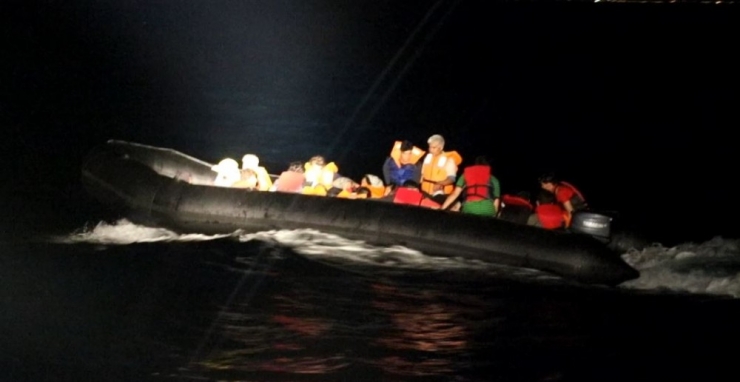 Lastik Botla 41 Kişinin Umut Yolculuğu Böyle Görüntülendi