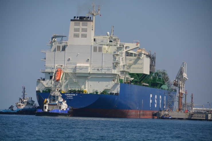 Yeni Yüzer Doğal Gaz Terminali İzmir’de Demirledi