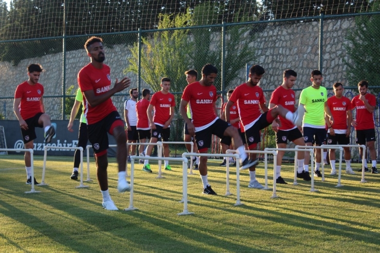 Borçlu Kulüpler Kadar Borçsuz Kulüpler De Transferde Zorlanıyor