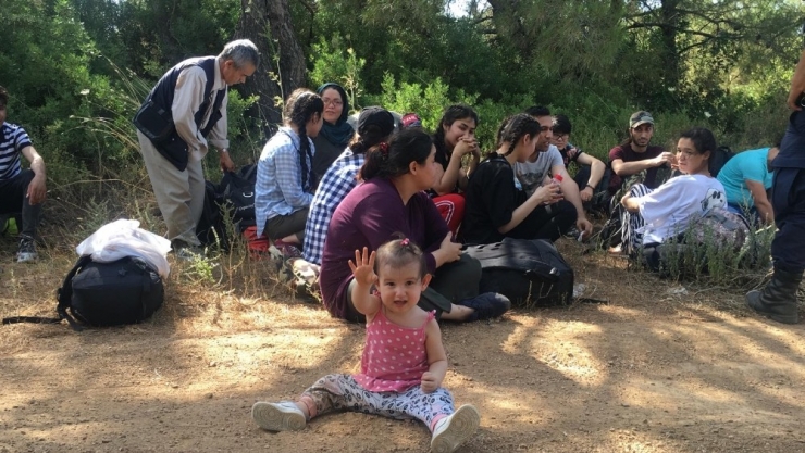 Ayvalık’ta 35 İran Ve Afganistan Uyruklu Mülteci Yakalandı