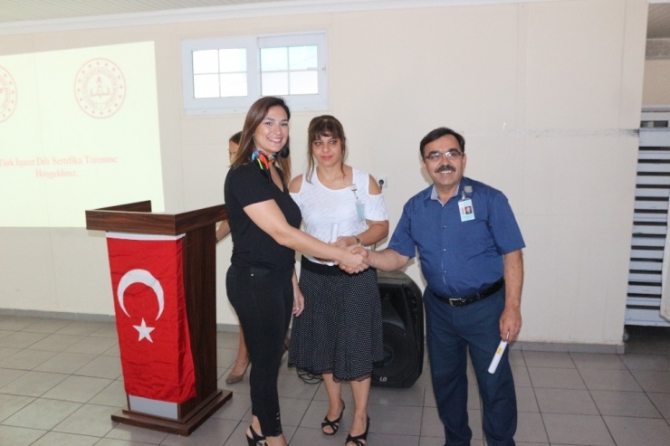 Hastane Personelinden İşaret Dil İle Hizmet