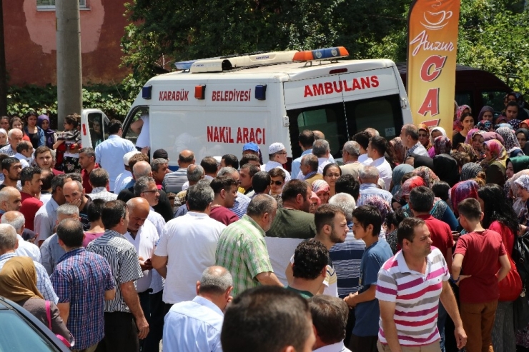 Kaza Sonrası Hayatını Kaybeden Genç Kız Gözyaşları İçinde Defnedildi