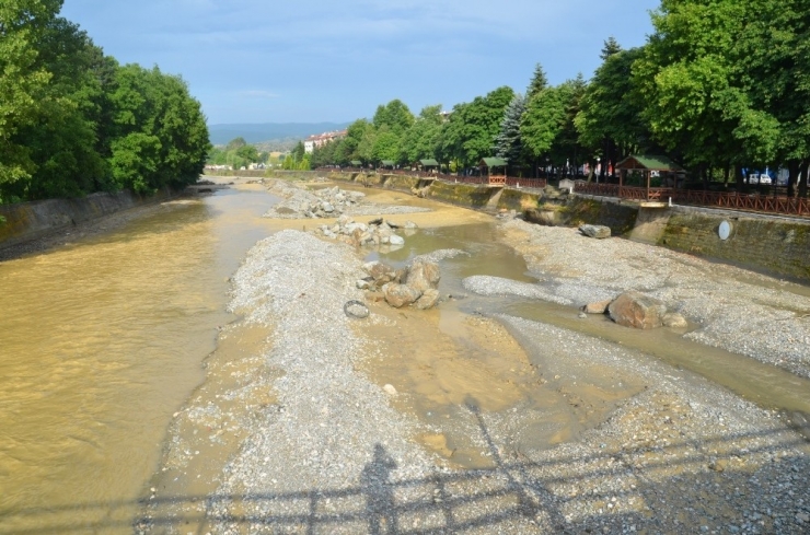 Kastamonu Taşköprü’de Hayvanlar Sele Kapıldı