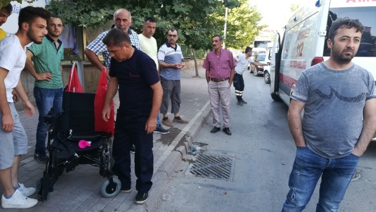 Kamyonetin Çarptığı Tekerlekli Sandalyeli Yaşlı Adam Yaralandı