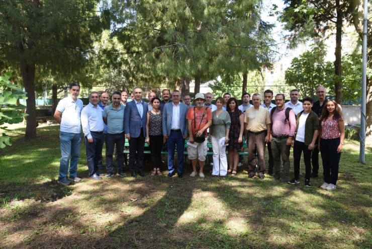 Vali Deniz Manisa’nın Tarım Ve Turizm Ekonomisini Basınla İstişare Etti