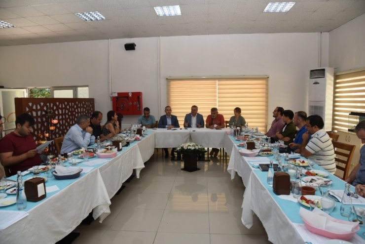 Vali Deniz Manisa’nın Tarım Ve Turizm Ekonomisini Basınla İstişare Etti