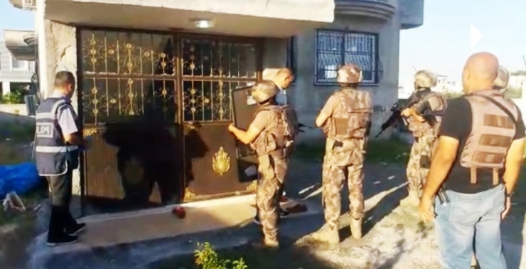 Hırsızlık Çetesi Hırsızlık Yaparak Aldıkları Villada Yakalandı