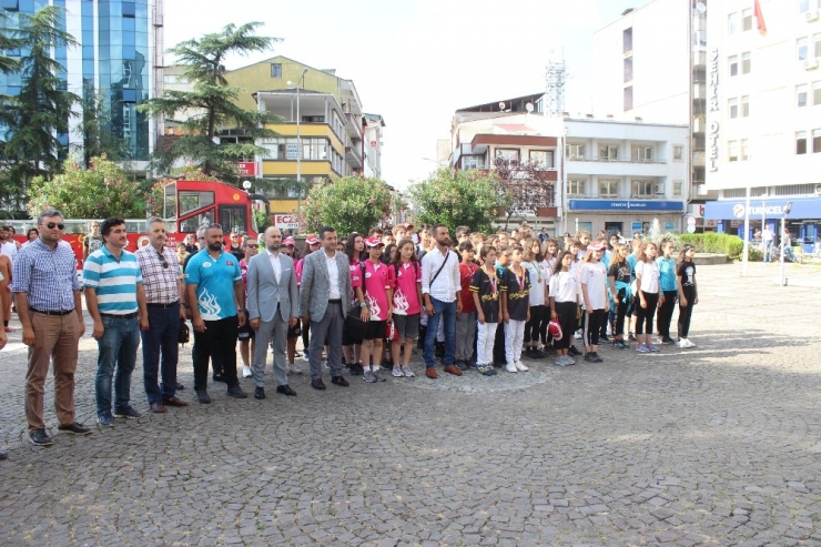 Başarılı Sporcular İçin Tören