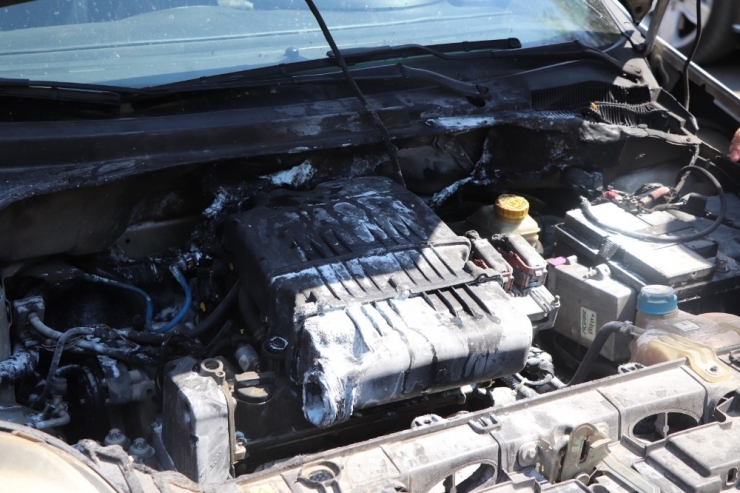 Siirt’te Seyir Halindeki Araçta Yangın