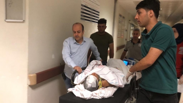 Yerde Bulduğu Cisim Elinde Patlayan Çocuk Ağır Yaralandı