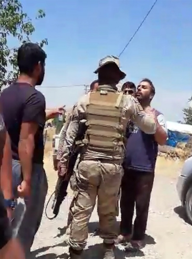 Kaçak Kontrolü Yapılmasını İstemeyen Köylüler Dicle Elektrik Ekibine Saldırdı