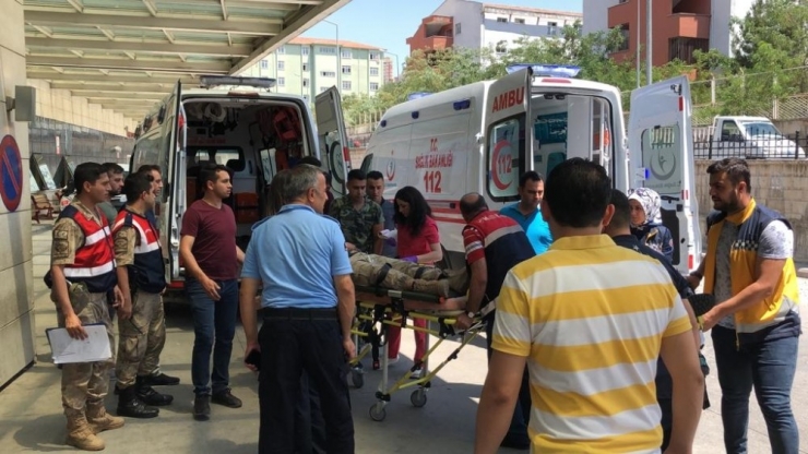 Siirt’te Askeri Zırhlı Aracın Geçişi Sırasında Patlama: 2 Asker Yaralı