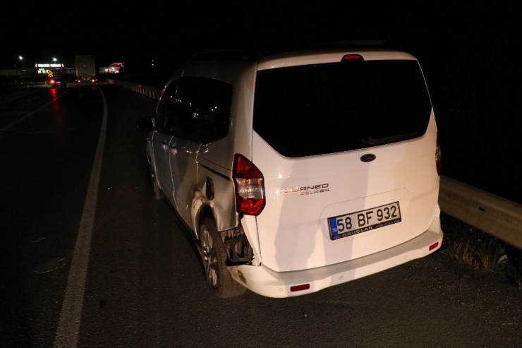 Sivas’ta Trafik Kazası: 3 Yaralı