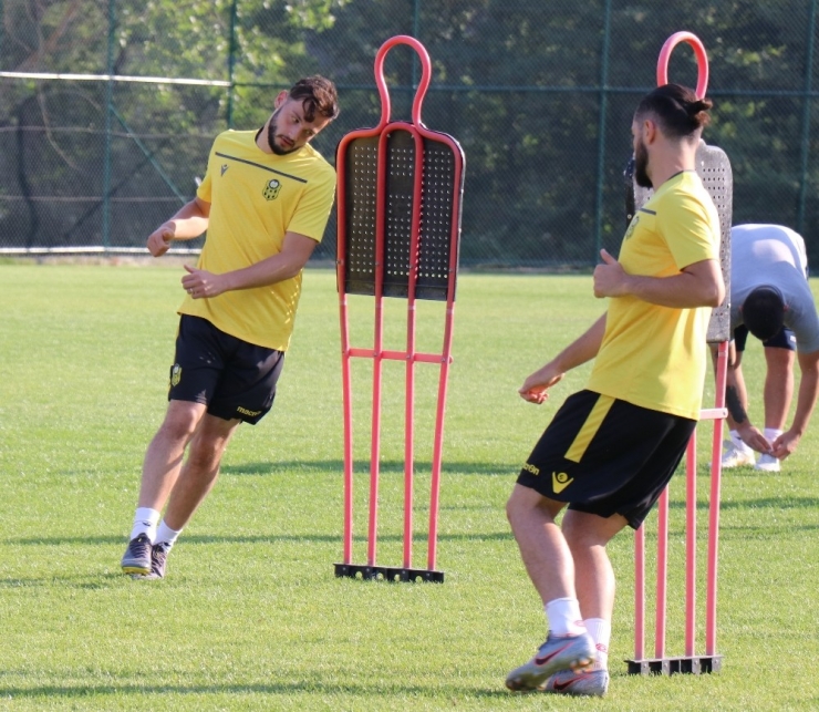 Yeni Malatyaspor’un Genç Transferi Özdemir, Bolu Kampına Katıldı