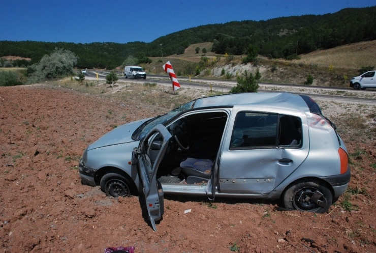 Tokat’ta Takla Atan Otomobil Tarlaya Uçtu: 1 Yaralı
