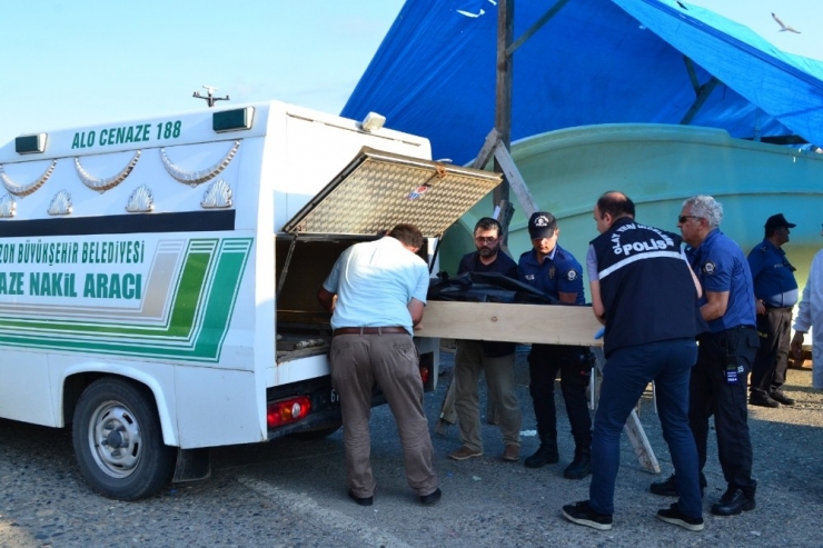 Trabzon’da Denizde Erkek Cesedi Bulundu