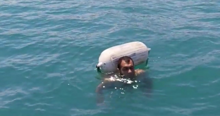 15 Saat Karadeniz’in Hırçın Sularında Kurtulmayı Beklediler