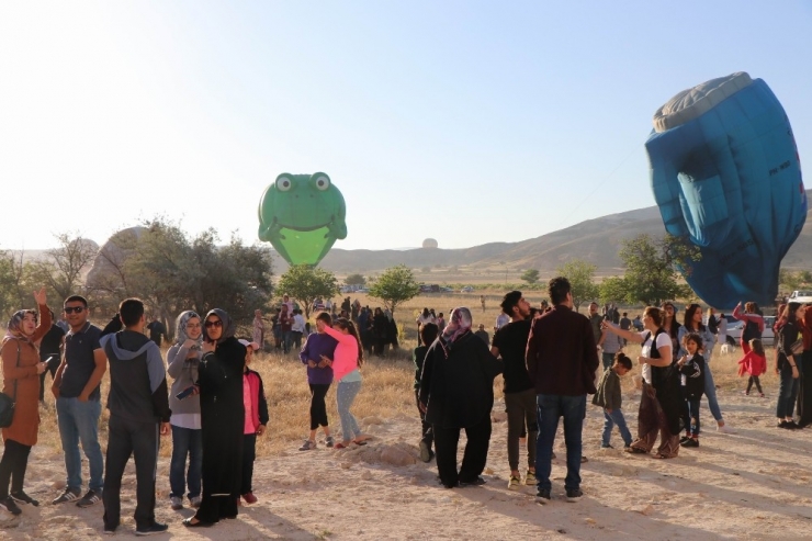 On Binlerce Kişi Görsel Şöleni İzlemek İçin Kapadokya’ya Akın Etti