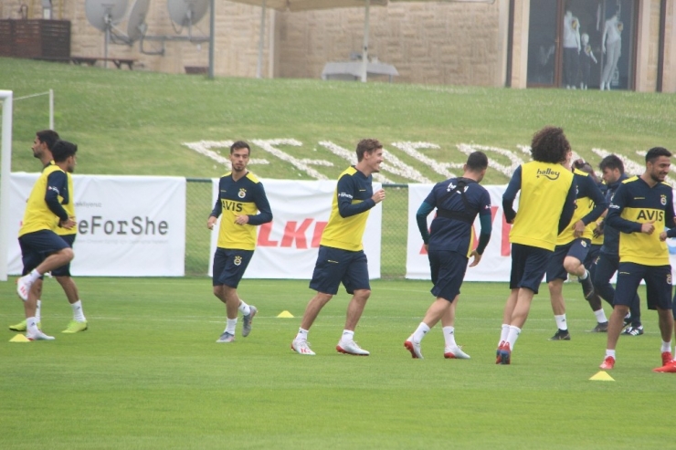 Fenerbahçe Soğukta Çalıştı