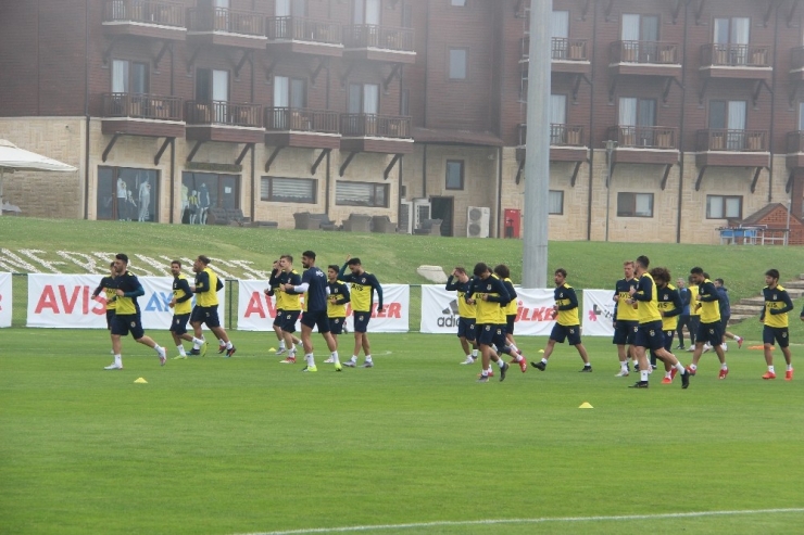 Fenerbahçe Soğukta Çalıştı