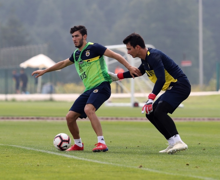 Fenerbahçe Günün İlk İdmanını Yaptı