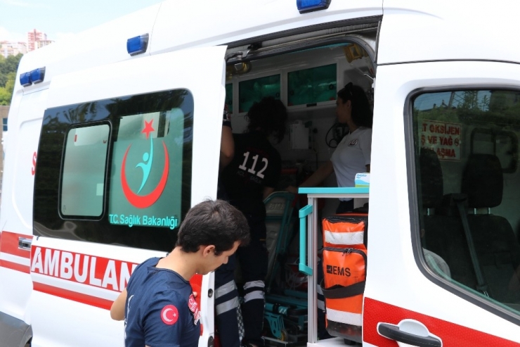 Direksiyon Başında Baygınlık Geçirince Polis Kontrol Noktasına Sığındı