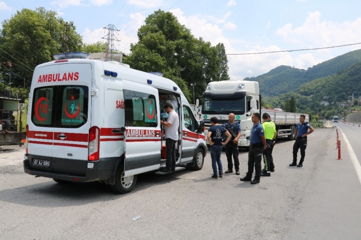 Direksiyon Başında Baygınlık Geçirince Polis Kontrol Noktasına Sığındı