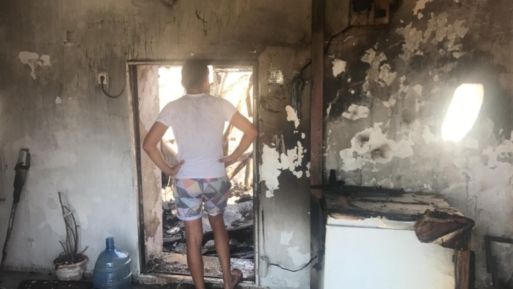 Çatı Yangını Evi Kül Etti