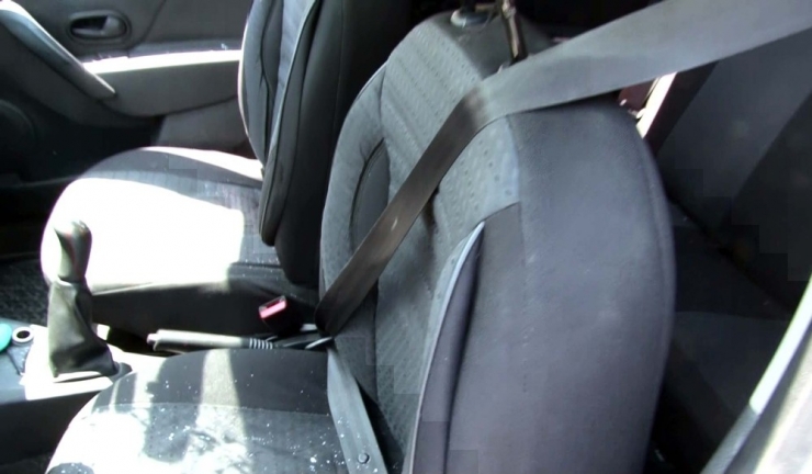 Emniyet Kemerini Koltuğa Taktı, Kazada Ağır Yaralandı