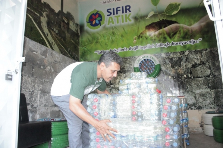 Diyarbakırlı Öğretmen Plastik Atıklardan Mobilya Yaptı