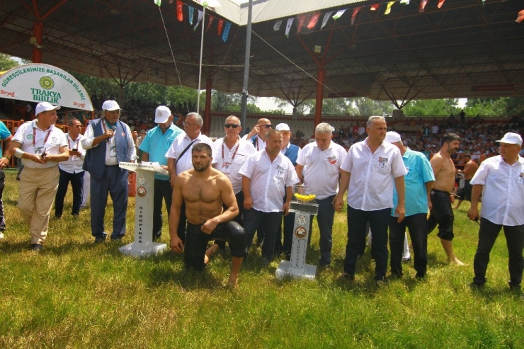 Er Meydanı’nda Başpehlivanlık İlk Tur Kura Çekimi Yapıldı