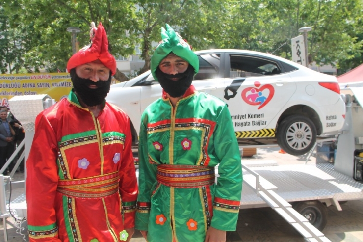 Hacivat-karagöz Emniyet Kemerinin Önemine Dikkat Çekti