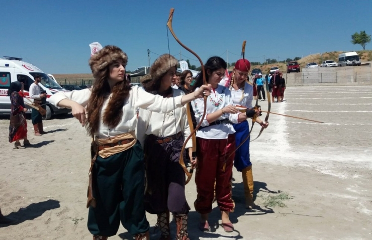 Okçuluk Yarışması 200 Sporcu İle Başladı