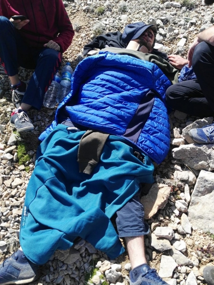 2992 Metrede Mahsur Kalan Yaralı Dağcı, Jandarma Helikopteriyle Kurtarıldı