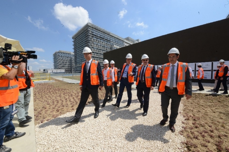 Sağlık Bakanlığı Yetkilileri, Başakşehir Şehir Hastanesi’nde İncelemelerde Bulundu