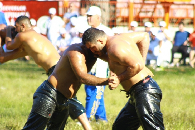 Kırkpınar’da Başpehlivanlık Çeyrek Finalistleri Belli Oldu