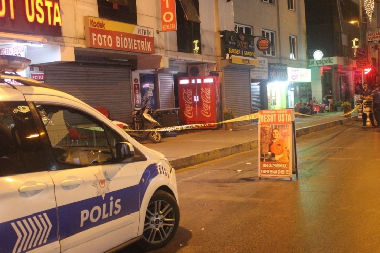 Kimliği Belirsiz Kişilerce Otomobilden Açılan Ateş Sonucu 2 Kişi Yaralandı