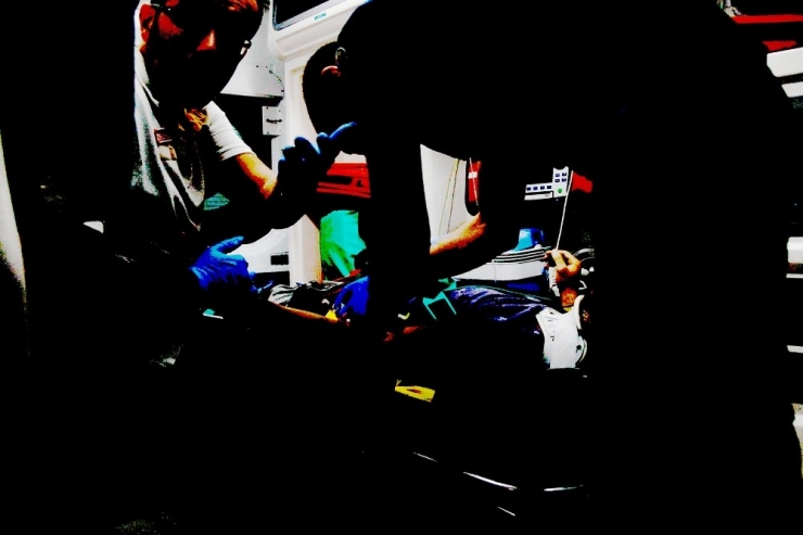 Otomobiller Kafa Kafaya Çarpıştı: 2 Yaralı