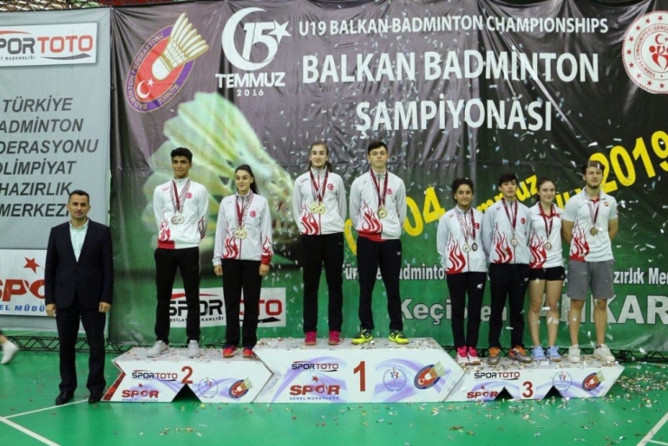 Genç Badmintoncular Başarıya Doymuyor