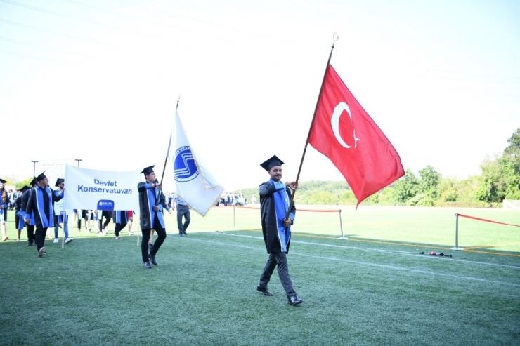 Eğitim Fakültesi Ve Devlet Konservatuvarında Mezuniyet Heyecanı