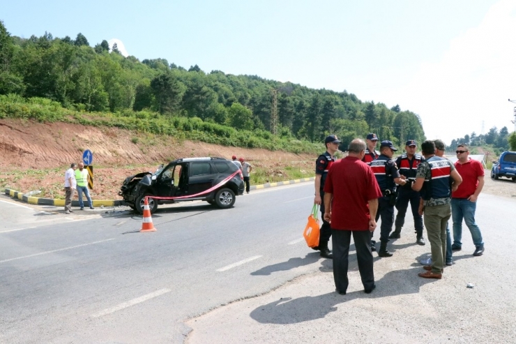 İki Otomobil Kavşakta Çarpıştı: 5 Yaralı